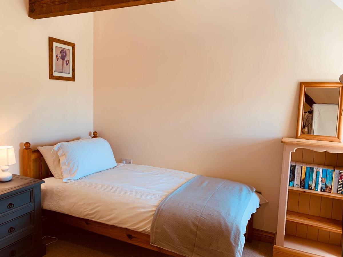 The Granary Villa Abergavenny Bagian luar foto